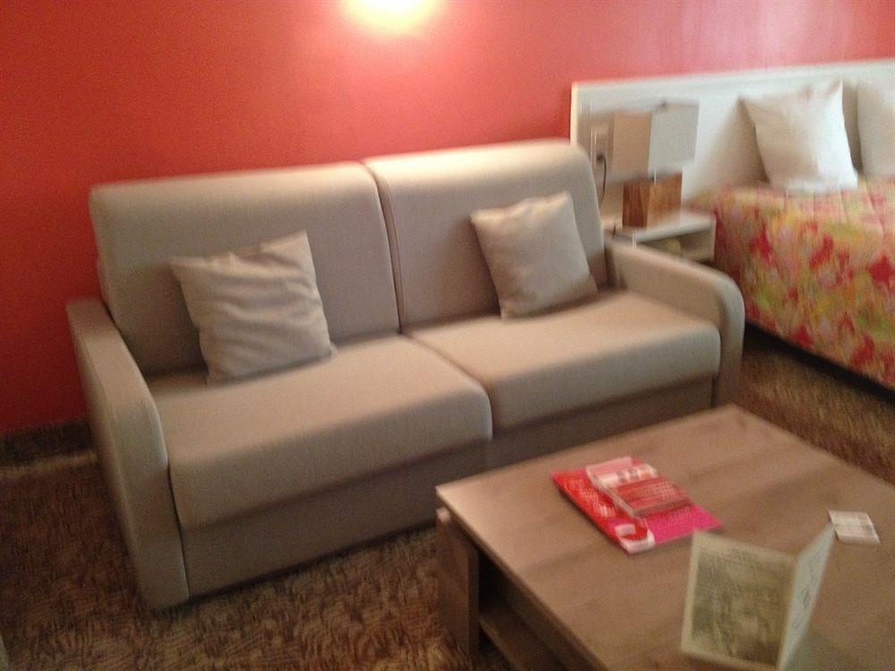 Hotel Le Chapon Fin Moissac Bagian luar foto