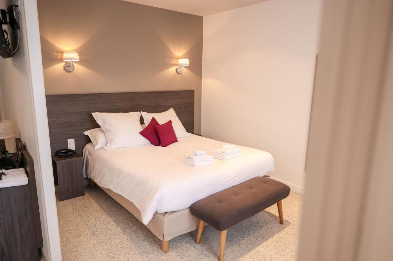 Hotel Le Chapon Fin Moissac Bagian luar foto