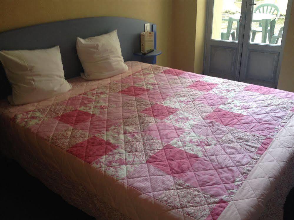 Hotel Le Chapon Fin Moissac Bagian luar foto