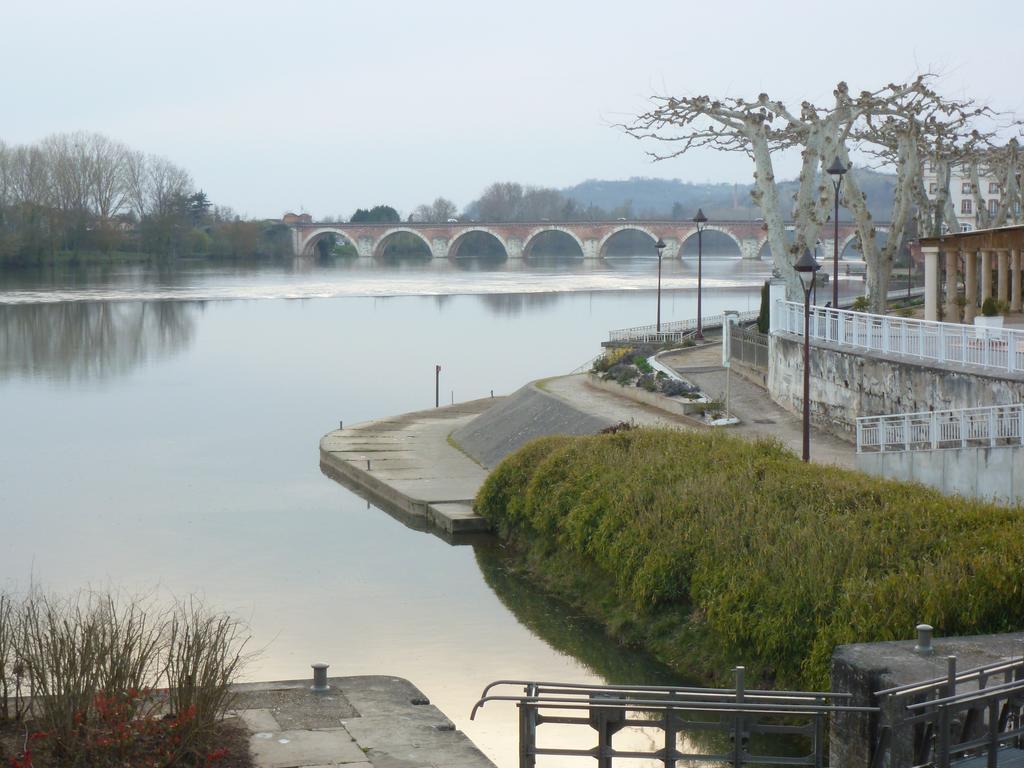 Hotel Le Chapon Fin Moissac Bagian luar foto