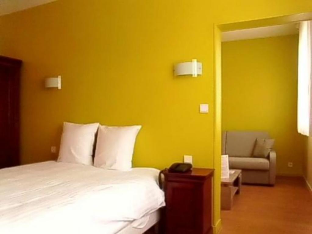 Hotel Le Chapon Fin Moissac Bagian luar foto