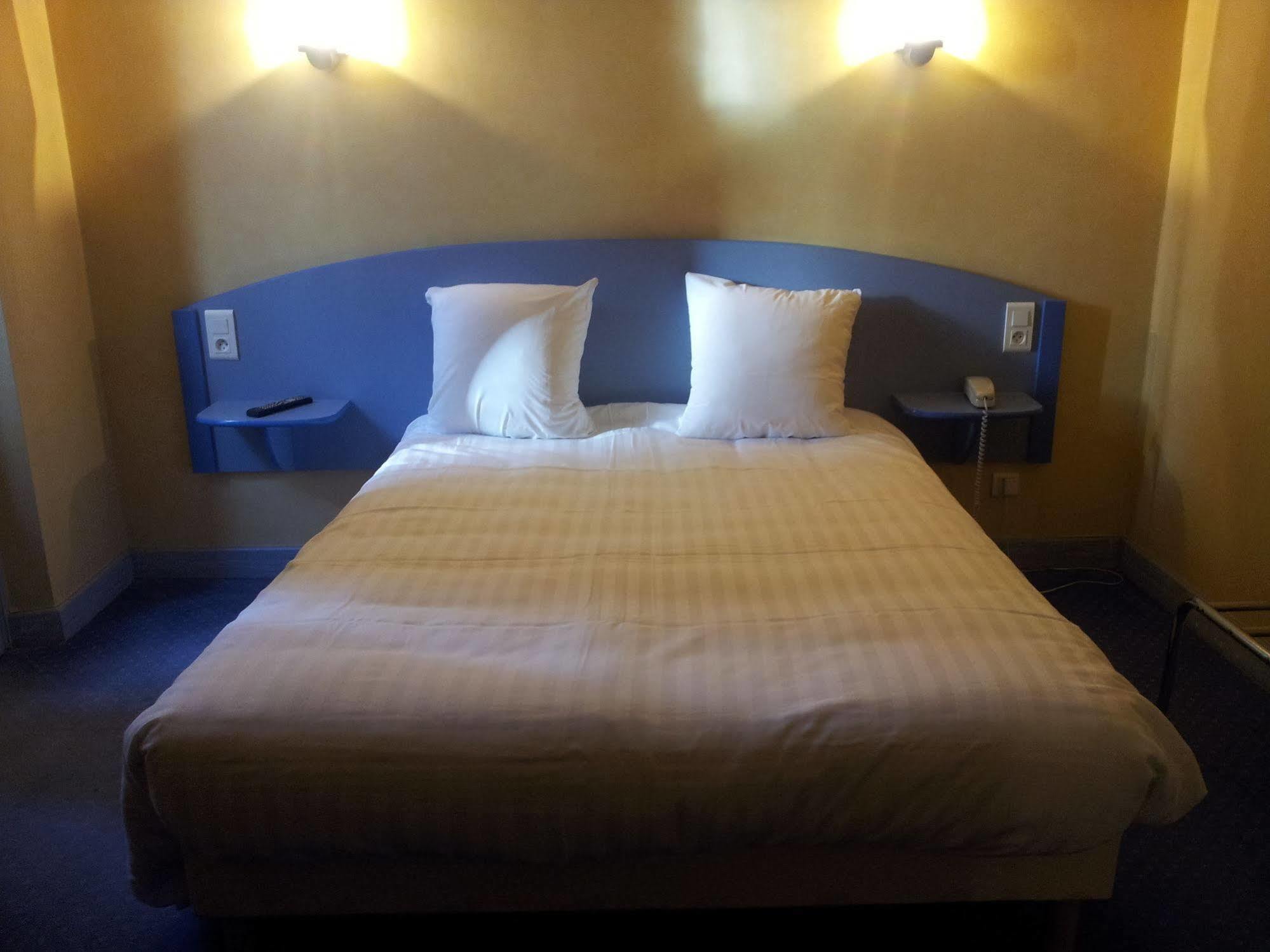 Hotel Le Chapon Fin Moissac Bagian luar foto