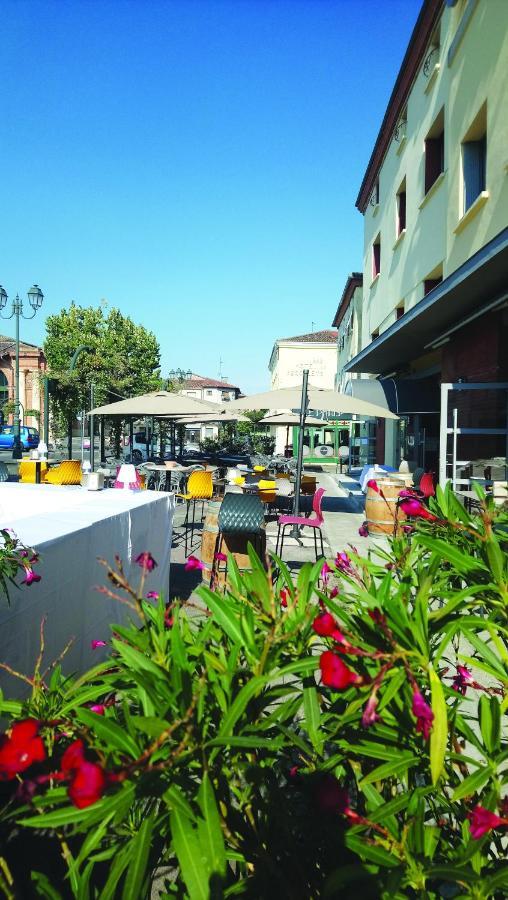 Hotel Le Chapon Fin Moissac Bagian luar foto